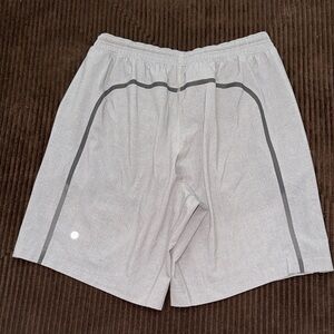 Lululemon Pace Breaker Lined Mens Shorts Gray size Medium